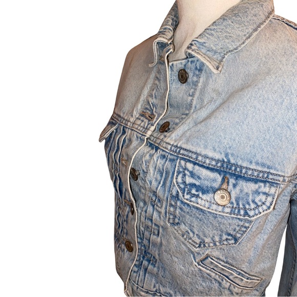 OLD NAVY Classic Jean Jacket in Faded Distressed Blue Denim SIZE SMALL PETITE - Picture 3 of 6